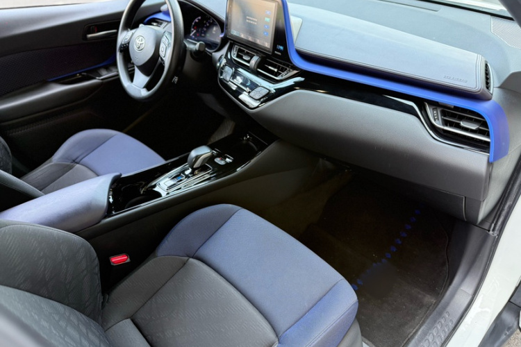 Toyota C-HR EV 2021 изображение автомобиля #9