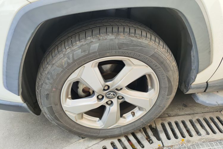 Toyota RAV4 2020 car image #9