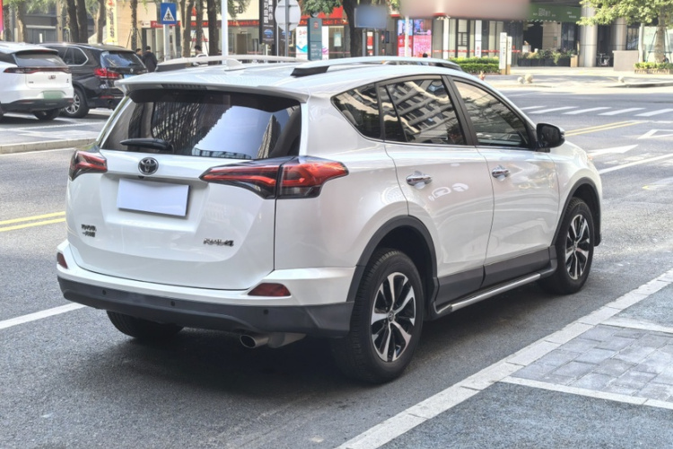 Toyota RAV4 2018 #9 Toyota RAV4 2018 car image #9