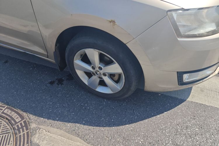 Skoda Rapid 2014 immagine di auto #9