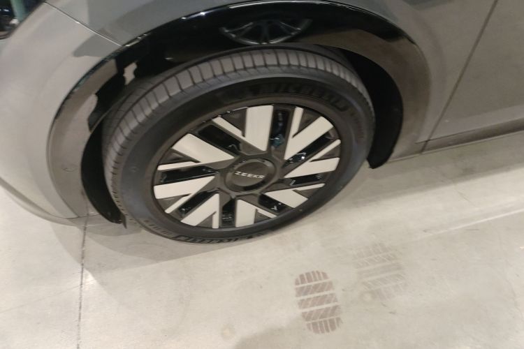 极氪 极氪MIX 2024 汽车图片 #9