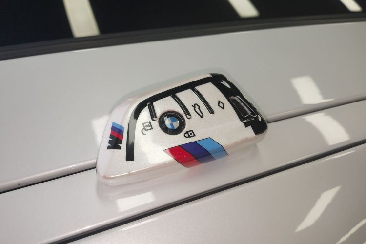 BMW i3 2023 car image #9
