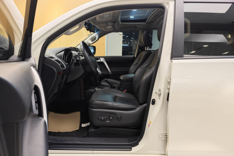 Toyota Land Cruiser Prado 2017 car image #9