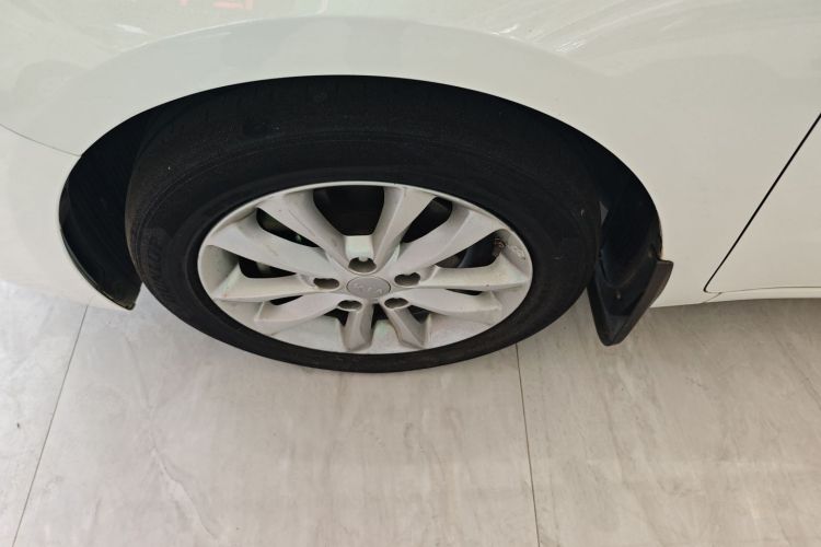 Kia K3 2017 car image #9
