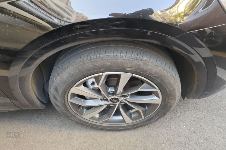 Audi Q5L 2023 car image #9