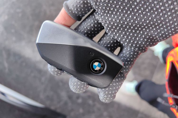 BMW iX1 2024 car image #9