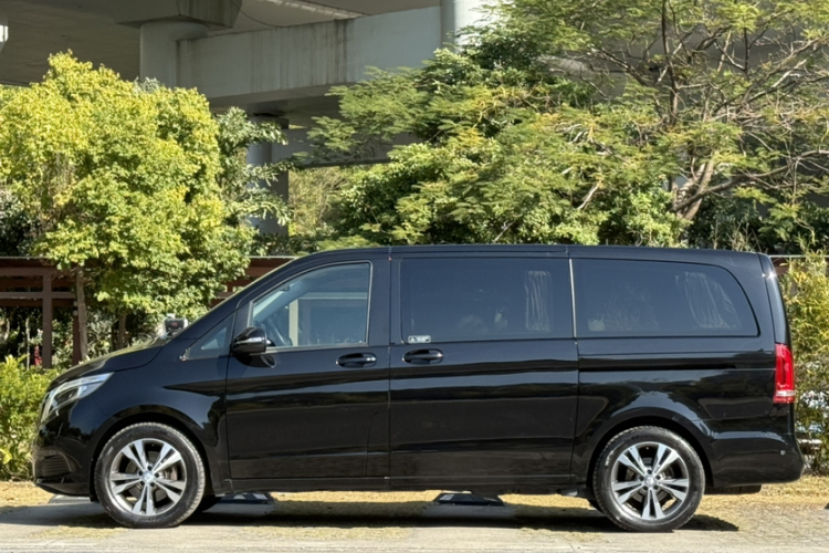 Mercedes-Benz V Class 2018 #9 Mercedes-Benz V Class 2018 car image #9