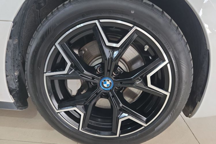 BMW i3 2024 car image #9
