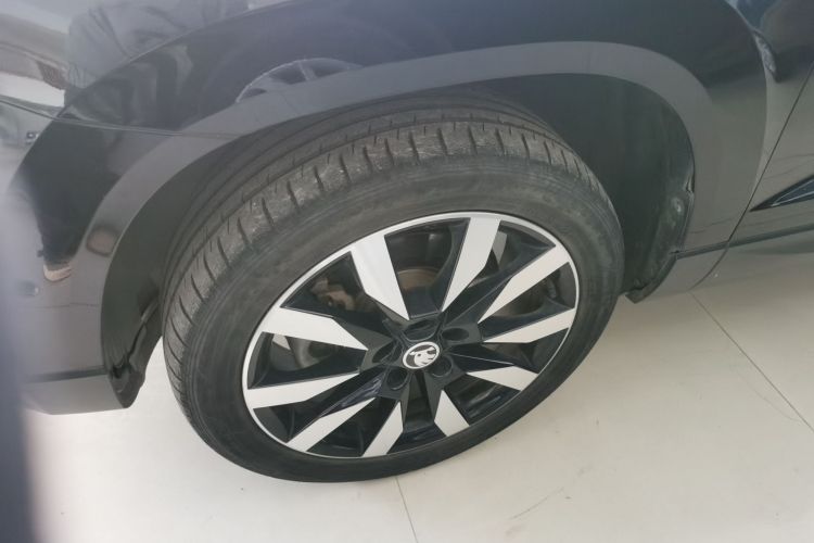 Skoda Karoq 2020 car image #9