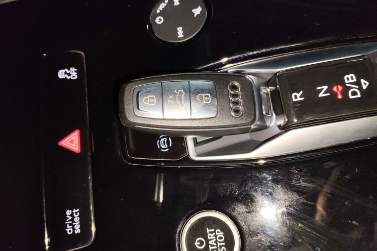 Audi Q5 e-tron 2023 #9 Audi Q5 e-tron 2023 immagine di auto #9