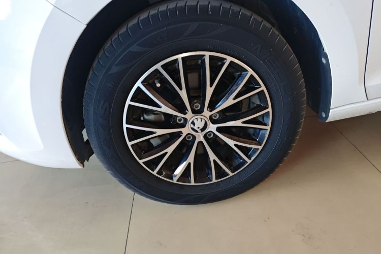 Skoda Rapid 2019 car image #9