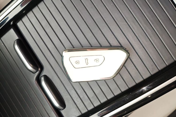 Volkswagen ID.6 Crozz 2023 immagine di auto #9