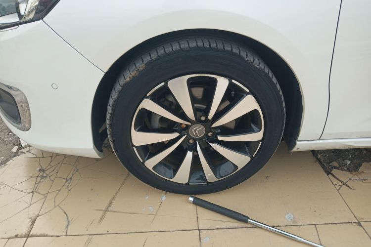 Citroen C4L 2017 car image #9