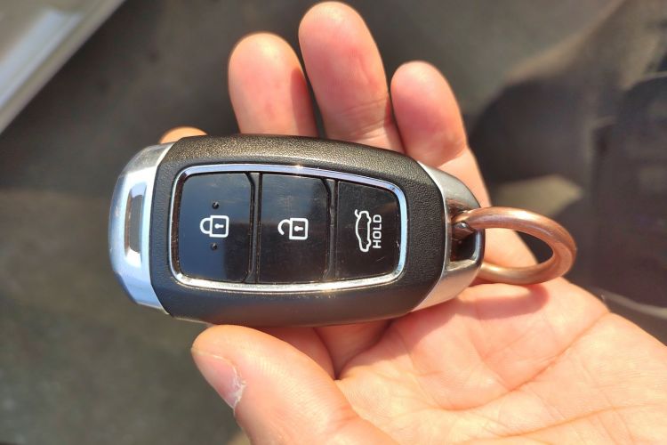 Hyundai Elantra 2024 car image #9