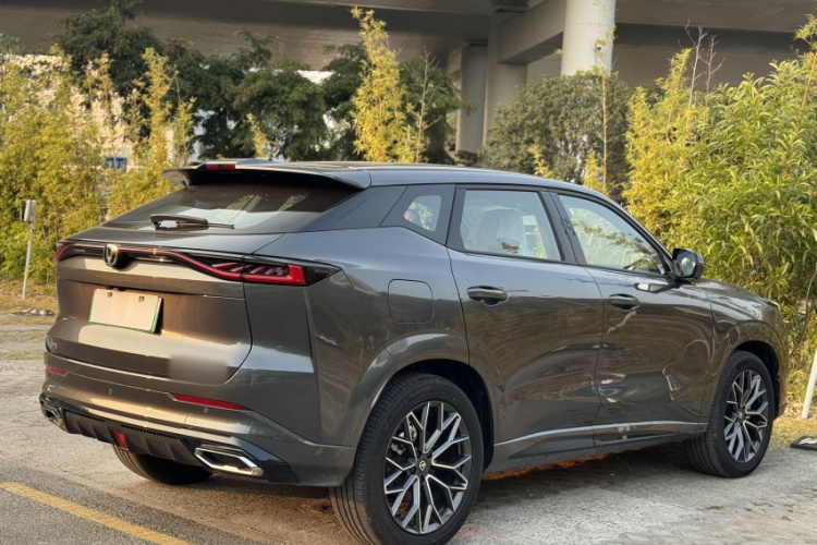 Changan UNI-Z PHEV 2025 car image #9