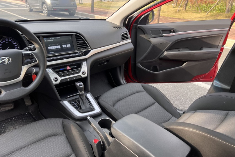 Hyundai Elantra AD 2019 car image #9