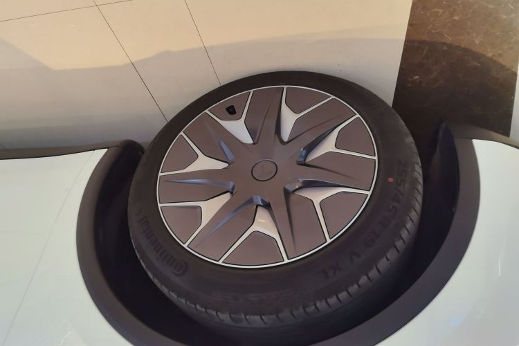 特斯拉 Model Y L 2025 汽车图片 #9