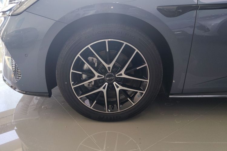 BYD Seal 07 DM-i 2025 #9 BYD Seal 07 DM-i 2025 immagine di auto #9