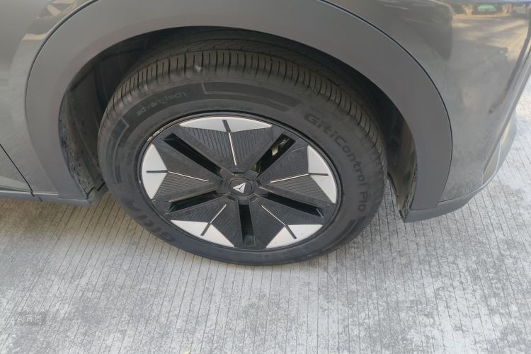 Deepal S07 2024 car image #9