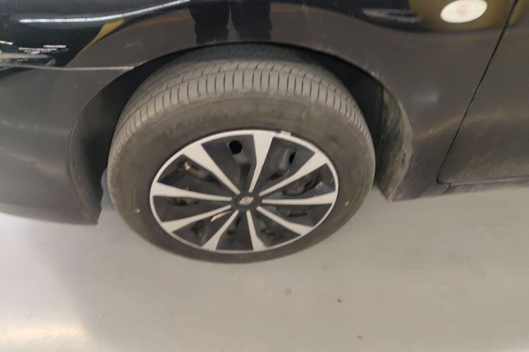 Nissan 2020 car image #9