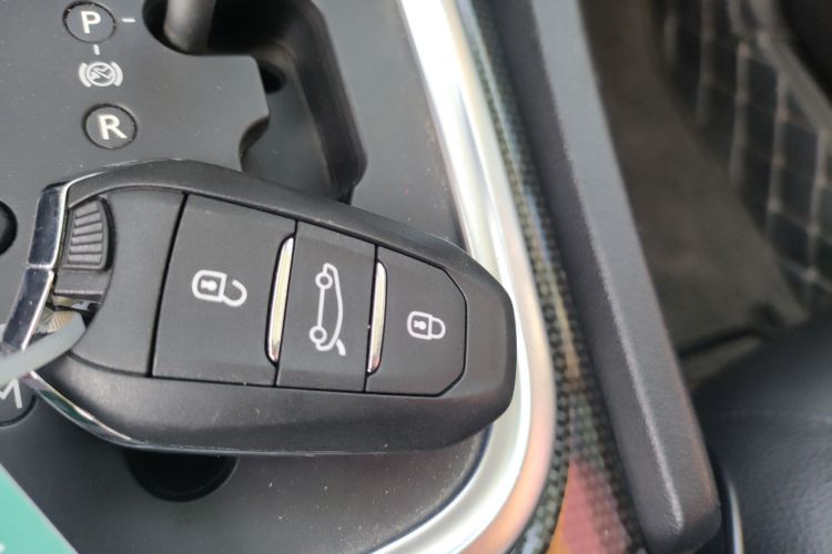 Citroen C4L 2014 car image #9