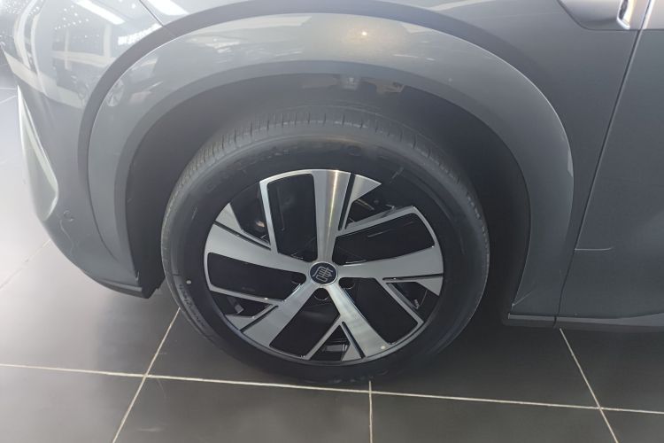 BYD Tang L 2025 صورة سيارة #9