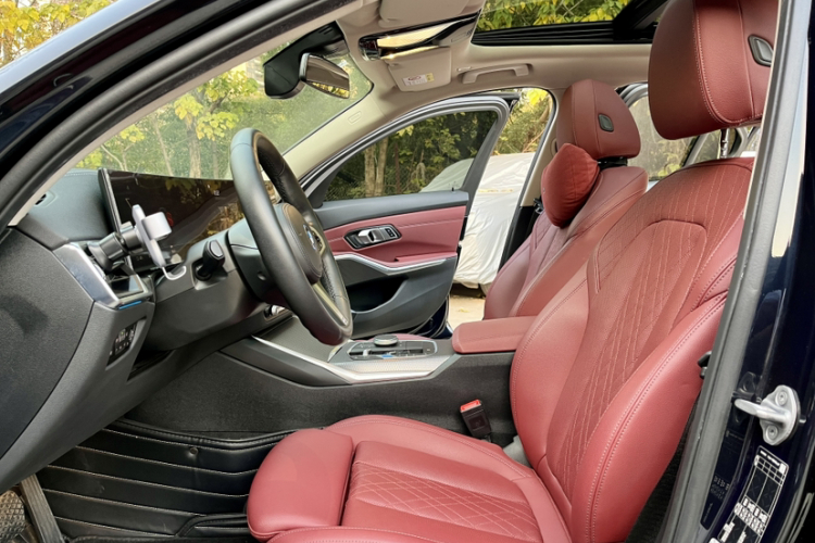 BMW i3 2023 car image #9