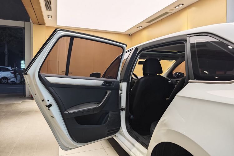 Skoda Rapid Spaceback 2019 car image #9