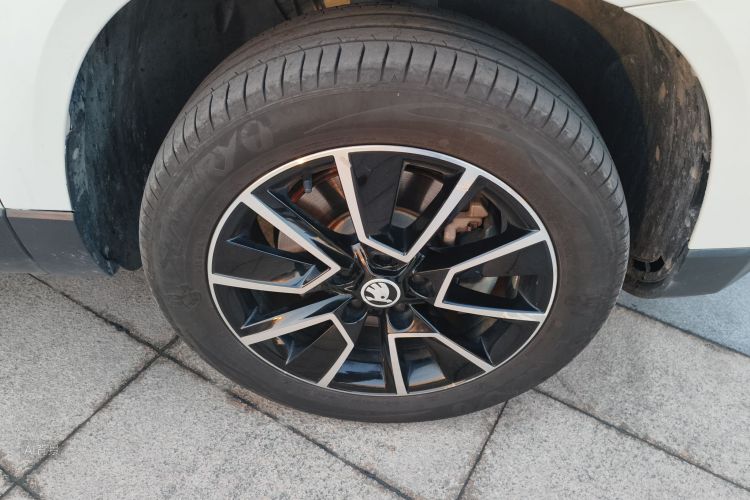 Skoda Karoq 2021 изображение автомобиля #9