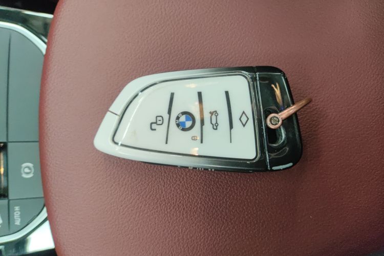 BMW X4 2023 car image #9