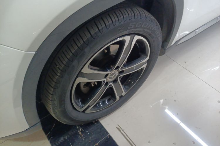 Mercedes-Benz GLA Class 2018 car image #9