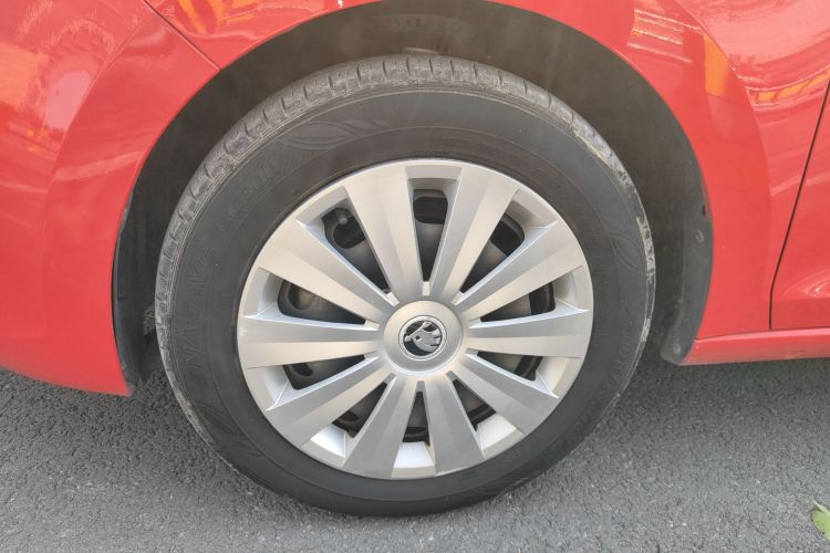 Skoda Rapid Spaceback 2018 car image #9