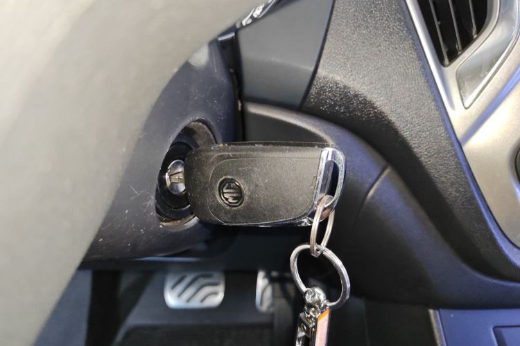 MG GT 2017 car image #9