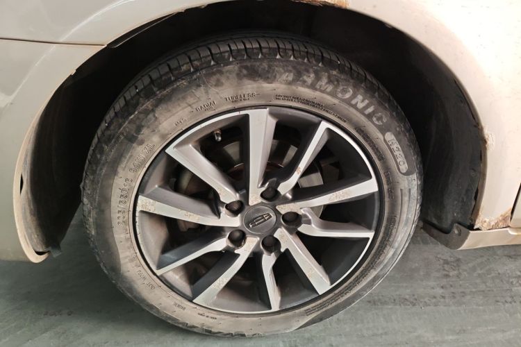GEELY Emgrand 2019 car image #9