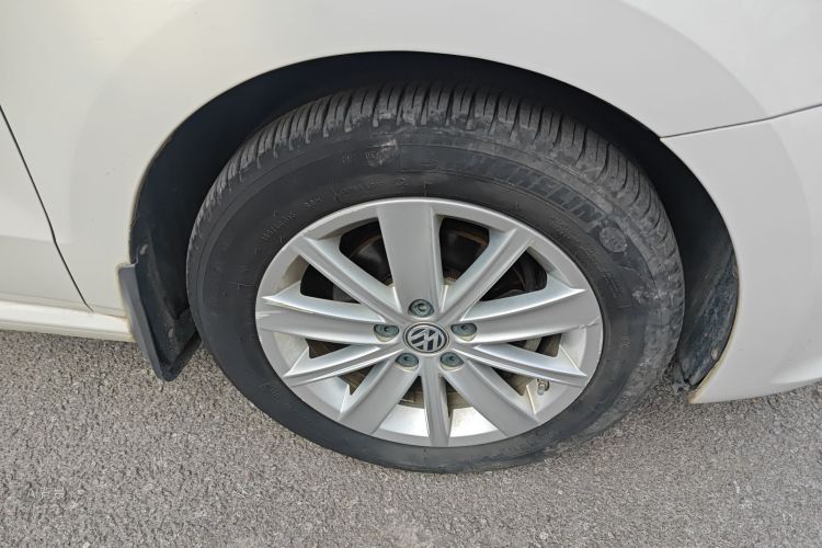 Polo 2015 car image #9