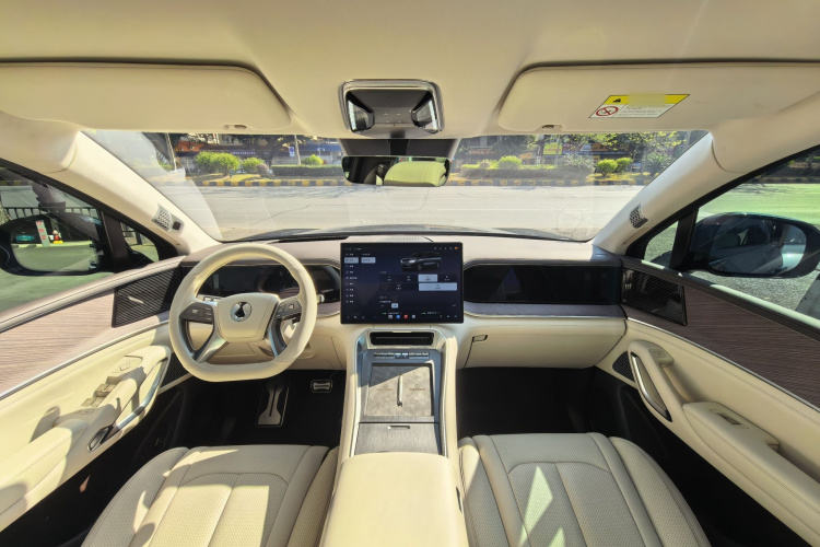 Denza N9 2025 car image #9