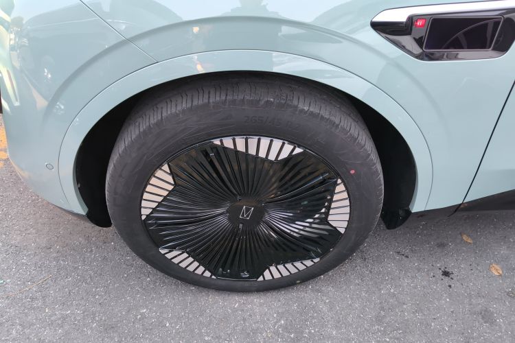 Avatr 11 2024 car image #9