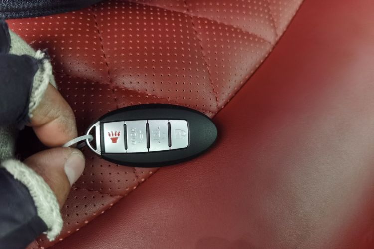 Nissan 2020 car image #9