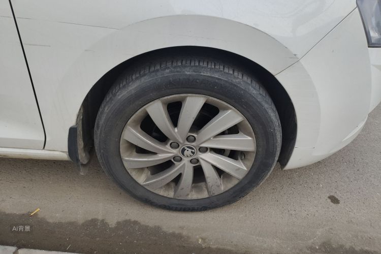 Skoda Rapid 2018 car image #9