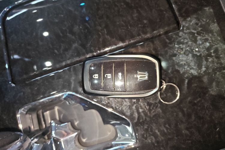 丰田 皇冠 2017 汽车图片 #9