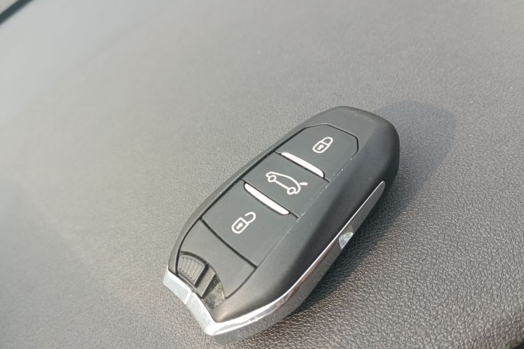 Citroen C4L 2015 car image #9