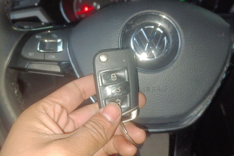 Volkswagen Touran 2018 car image #9