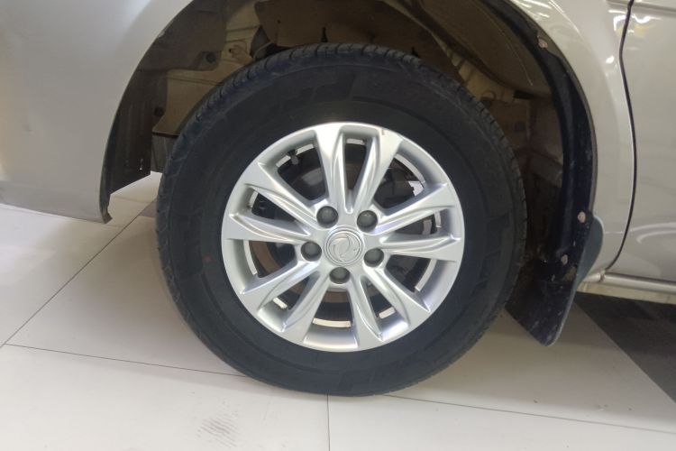 Forthing Lingzhi 2020 #9 Forthing Lingzhi 2020 car image #9