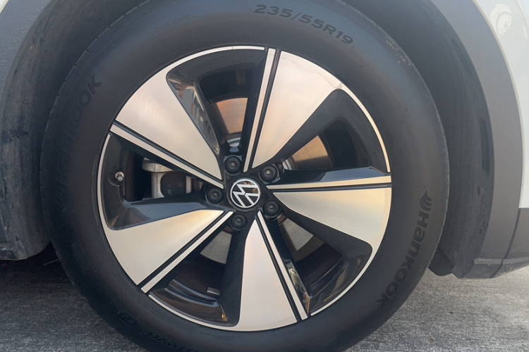 Volkswagen ID.4 X 2025 car image #9