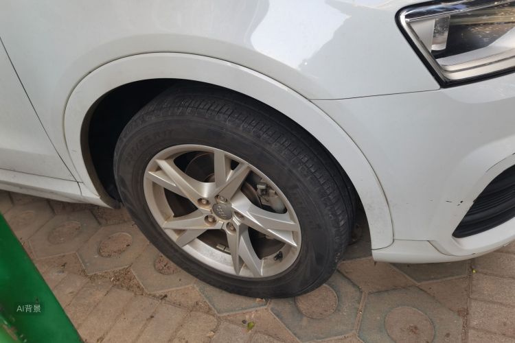 Audi Q3 2016 car image #9