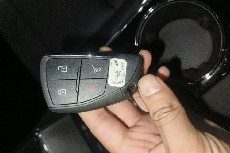 Chevrolet Equinox Plus 2025 car image #9