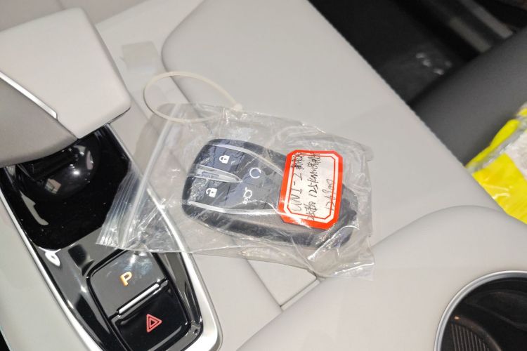 Changan UNI-Z PHEV 2025 #9 Changan UNI-Z PHEV 2025 car image #9