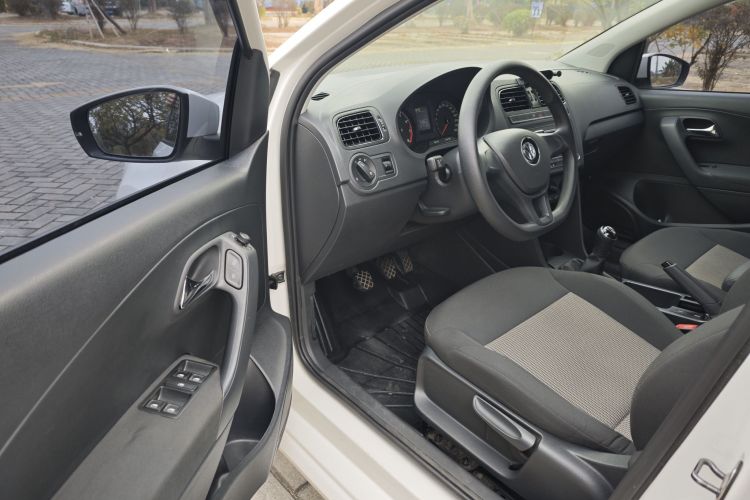 Polo 2016 car image #9