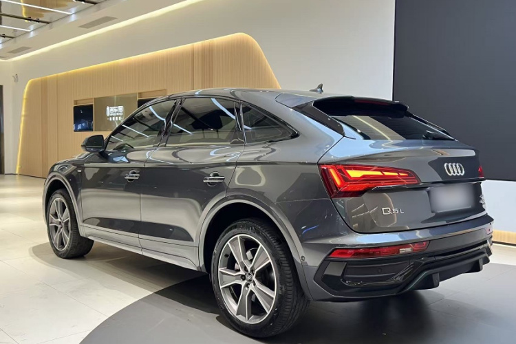 Audi Q5L Sportback 2023 immagine di auto #9