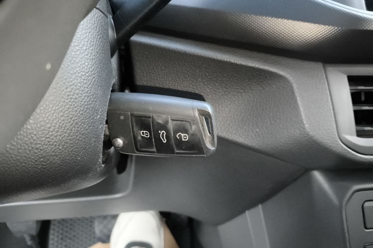 Volkswagen T-Cross 2023 car image #9